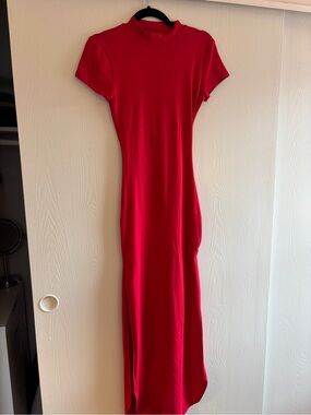 Red Short-Sleeve Maxi Dress - M
